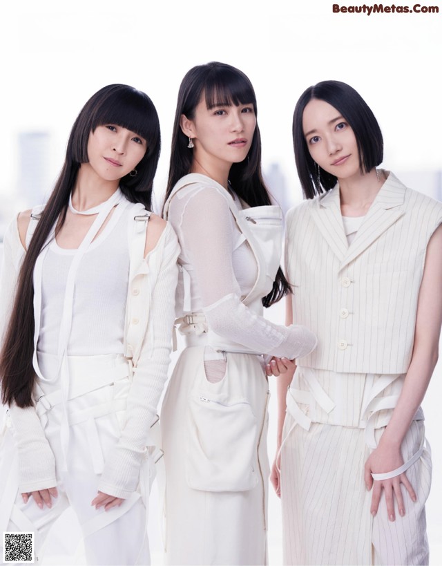 Perfume パフューム, Anan 2022.03.08 (アンアン 2022年3月8日号) No.d30adc